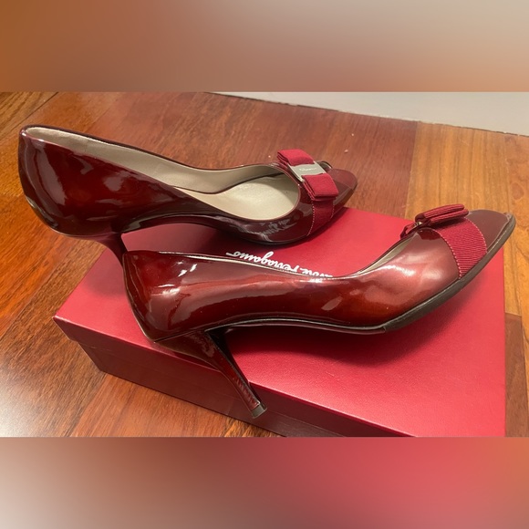 Salvatore Ferragamo Vera Bow Robes I Pumps - Size 9 - Picture 3 of 10